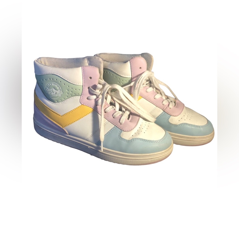 pony city wings shoes with baby blue, yellow, pastel purple with a lighter blue